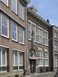 905337 Gezicht op de voorgevel van de St. Gregoriusschool (Kromme Nieuwegracht 34) te Utrecht.
